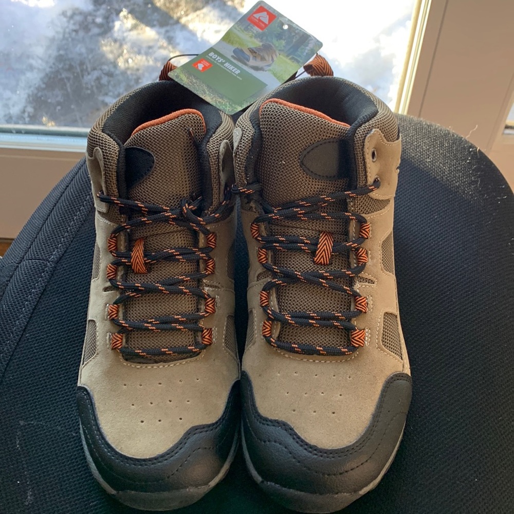 Boys Hiking boots - size 6